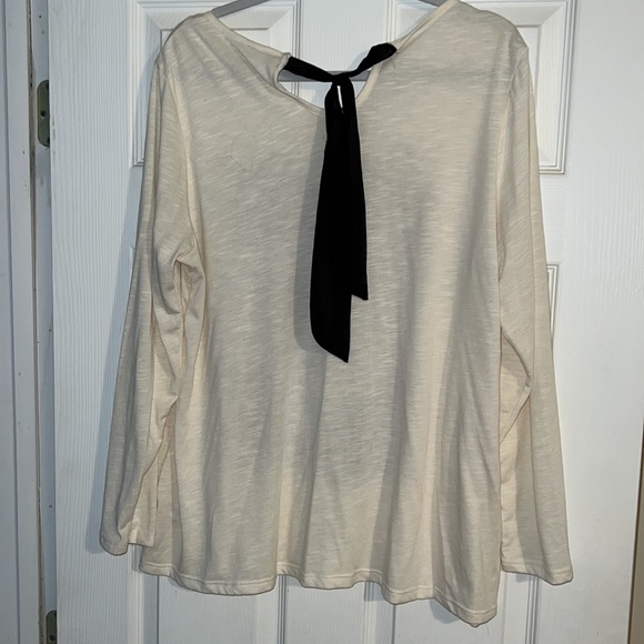 Gently loved crème shirt 18/20w by Cato. - Picture 4 of 6